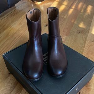 Woman’s Frye boot